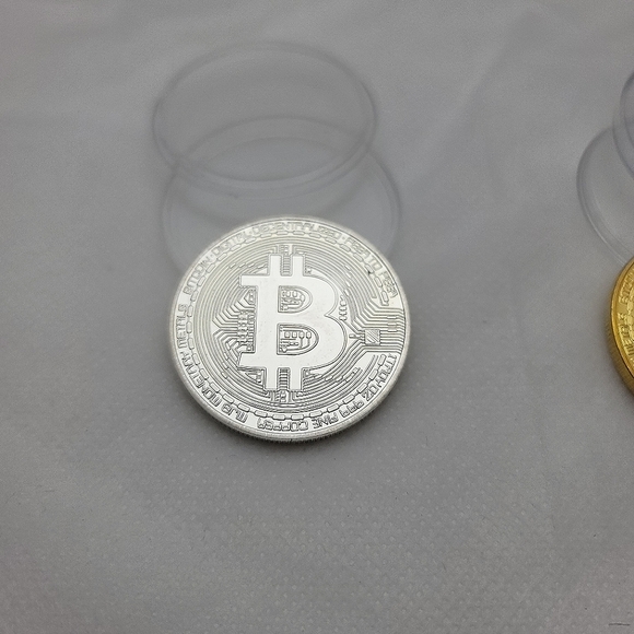 Bitcoin Motif Silver Plated & Gold Plated .999 Copper Novelty Coins - Picture 1 of 4
